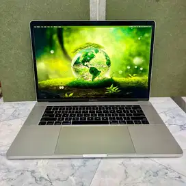 MacBook Pro 15 inch 2018 i7 16/512GB Touchbar