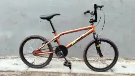 Sepeda bmx polygon hyper isse