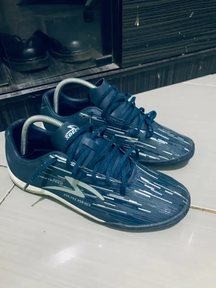 Sepatu futsal SPECS lightspeed