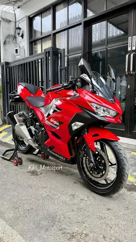 All new ninja 250 2022 Plat R glowing