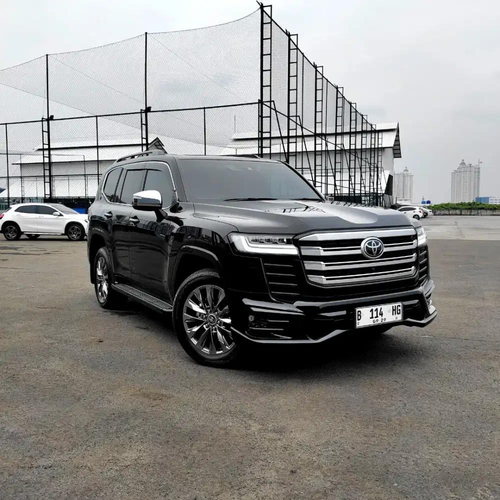 Toyota Land Cruiser LC300 Diesel VXR 2024 Hitam