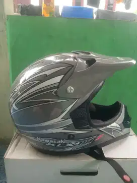Helm Kawasaki KLX motor cross