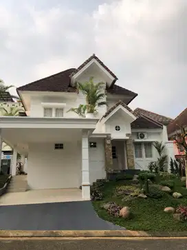 Dijual rumah cantik posisi hook dengan pool dicluster argenia sentul
