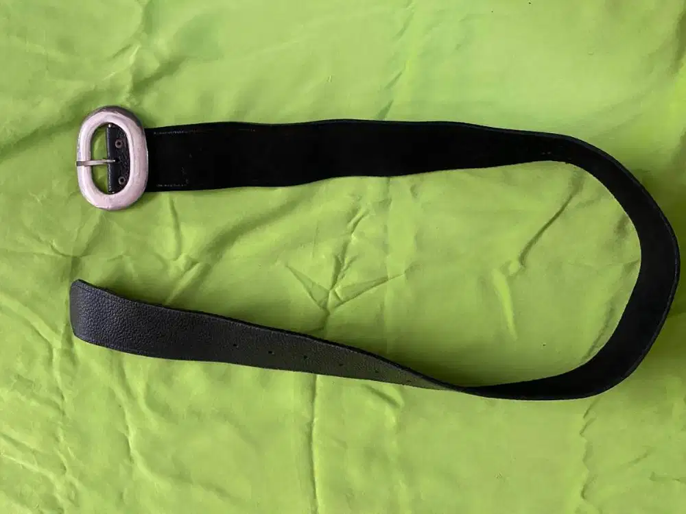 IKAT PINGGANG HITAM – PRELOVED LIKE NEW