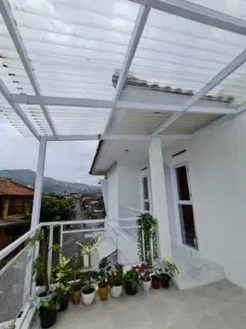 RUMAH EKSLUSIF 2 LANTAI SEMI FURNISHED  VIEW PEGUNUNGAN SIAP HUNI DI LEMBANG BANDUNG