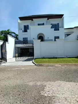 Dijual rumah luxurious classic sentul bogor