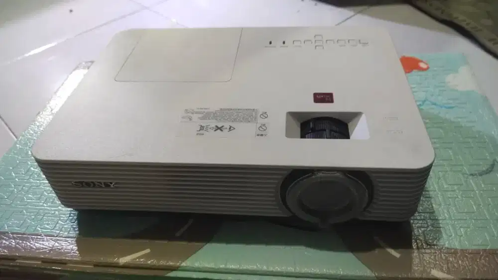 Projector Sony 3000 Lumen tipe vpl-dw240