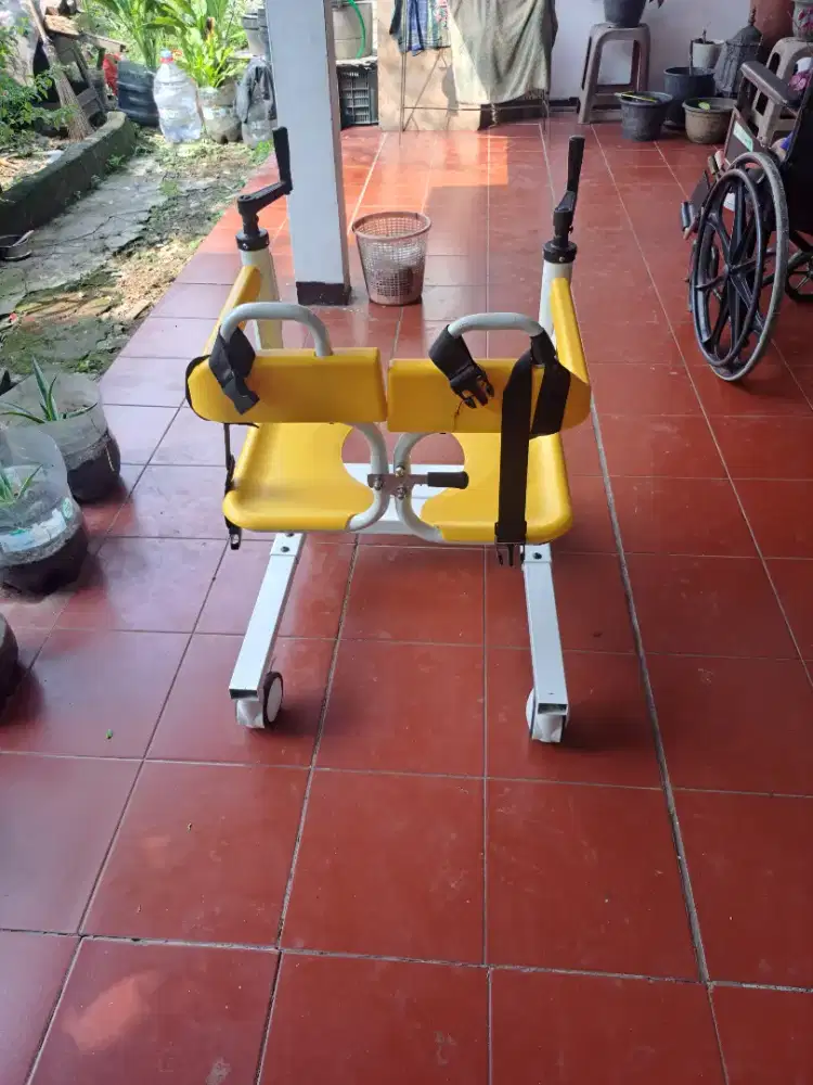 Kursi roda utk BAB