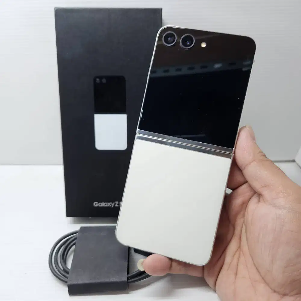 HOT ITEM! SAMSUNG GALAXY Z FLIP 5 CREAM 8/256 FULLSET NO MINUS