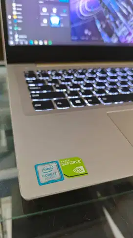 Lenovo ideapad 720s core i7 gen 7 dual VGA Nvidia 940MX 2 DDR5 Editing