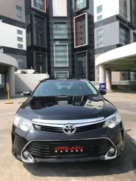 Camry V AT 2.5 Hitam