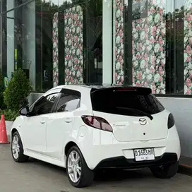 Mazda 2 R Hatchback Matic Tahun 2011