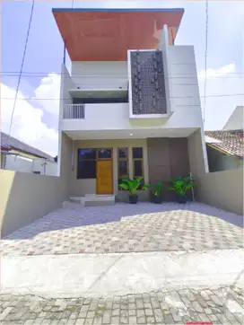 Area Manukan Condongcatur, Jual Rumah Mewah 2 lantai parkir 2 mobil