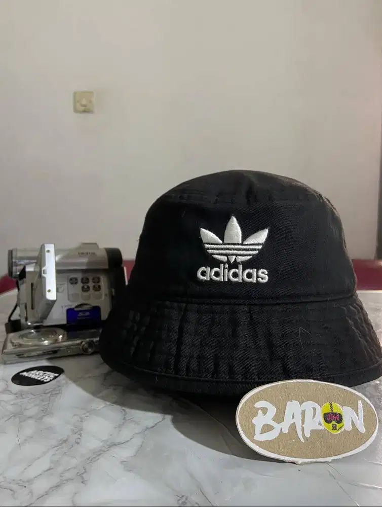 TOPI BUCKET HITAM ADIDAS