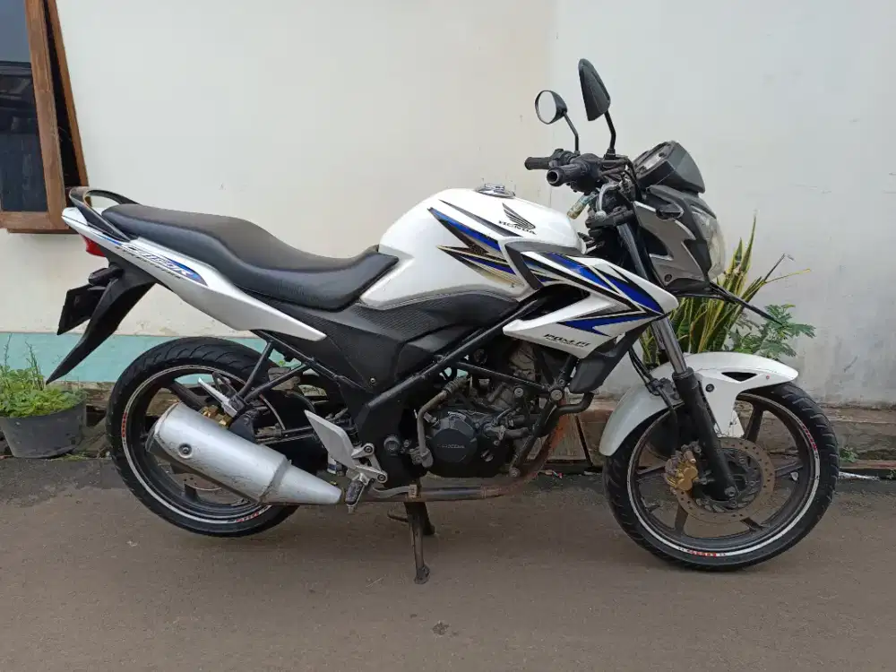 Cb150r tahun 2013 orisinil bagus