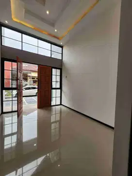 Rumah baru bangun, siap huni lokasi strategis di jelidro sambikerep Surabaya