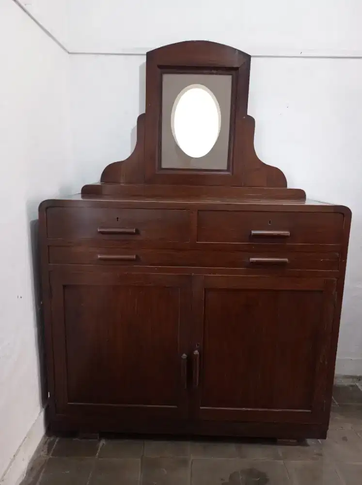 Meja Abu Leluhur Sembahyang