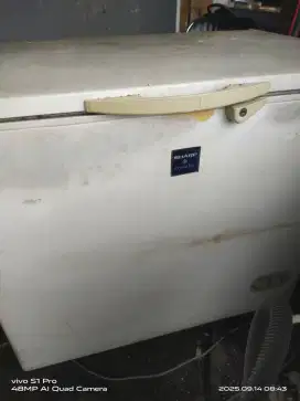 Freezer box merk sharp