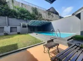 Disewakan harian villa dago resort. private kolam renang