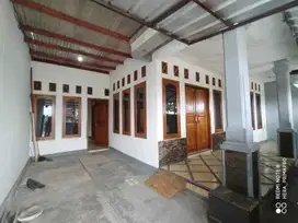 Dijual rumah dalam komplek cipamokolan riung bandung
