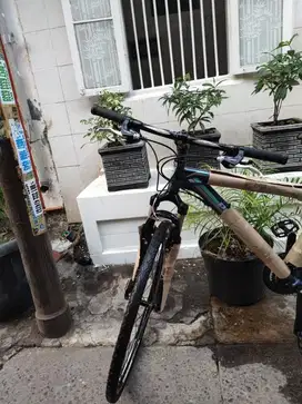 Jual cepat sepeda polygon heist 1 barang masih baru tahun tahun 2017