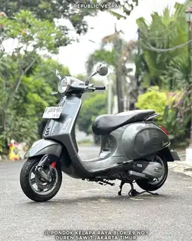 DIJUAL CEPAT PIAGGIO VESPA PRIMAVERA IGET 150 3V TH 2016 Warna Abu