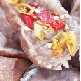 Tahu bakso daging sapi mix daging ayam es teh manis thai tea