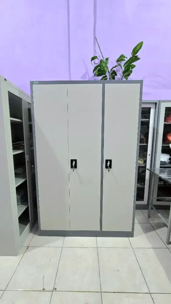 Lemari Arsip Besi 3 pintu