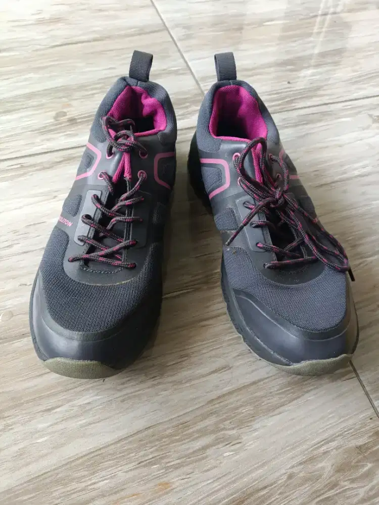 Sepatu wanita merk Eiger
