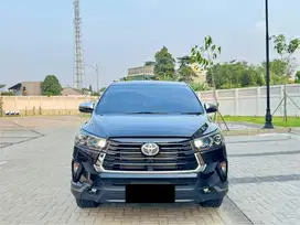 (KM 30 RIBU) Toyota Kijang Innova Venturer Diesel A/T Hitam 2022