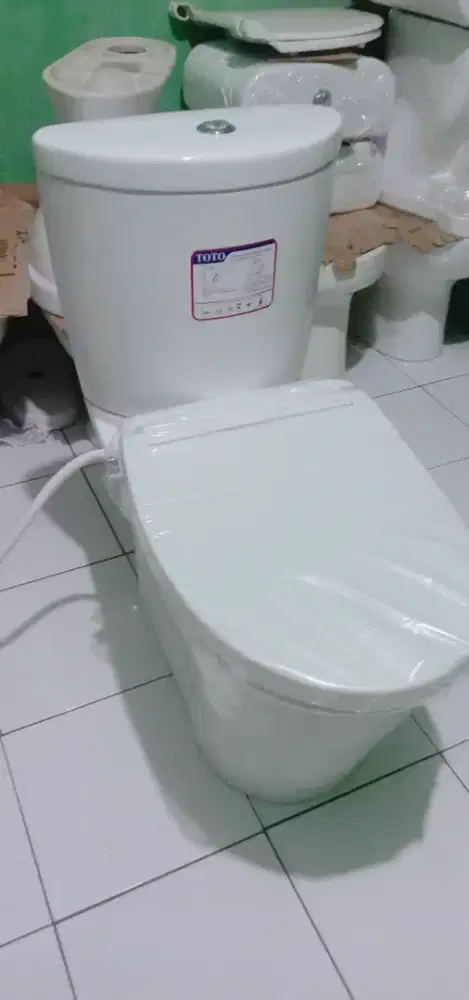Kloset Toto type CW821NJ ECO washer lengkap tinggal pasang.