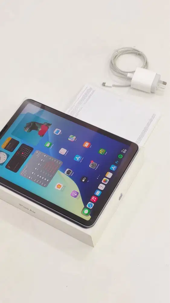 iPad Air 5 warna ungu dengan chip M1