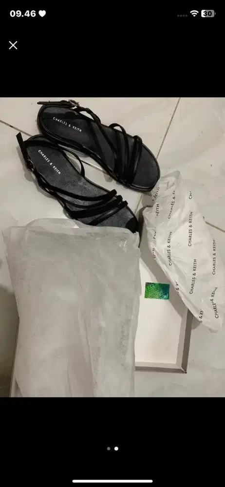 Sendal flat charles and keith no 38