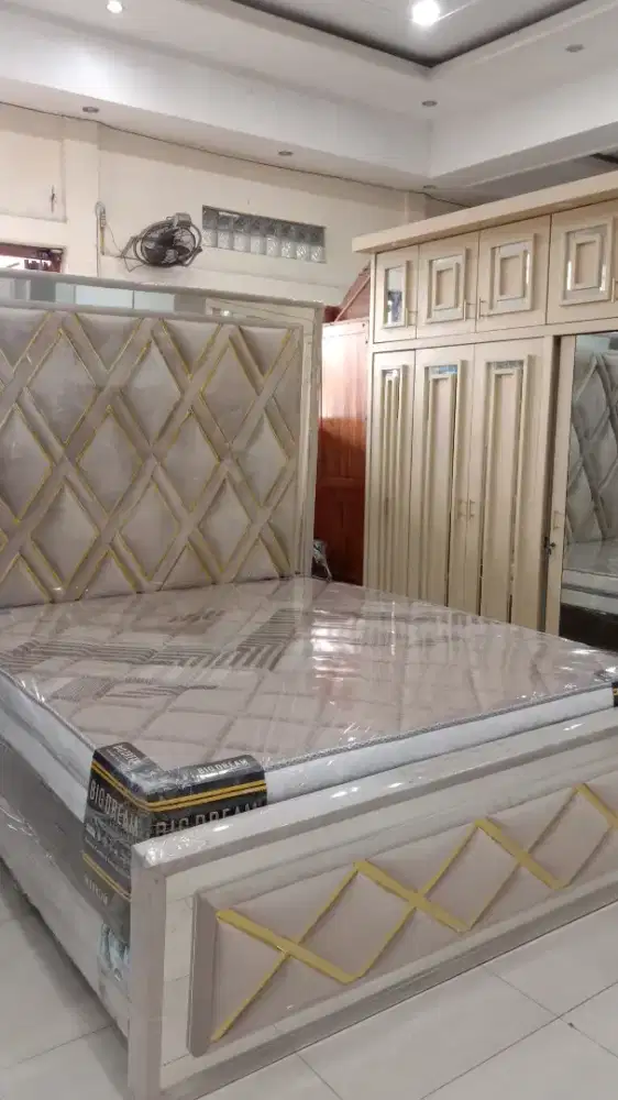 Tempat tidur bisa kredit