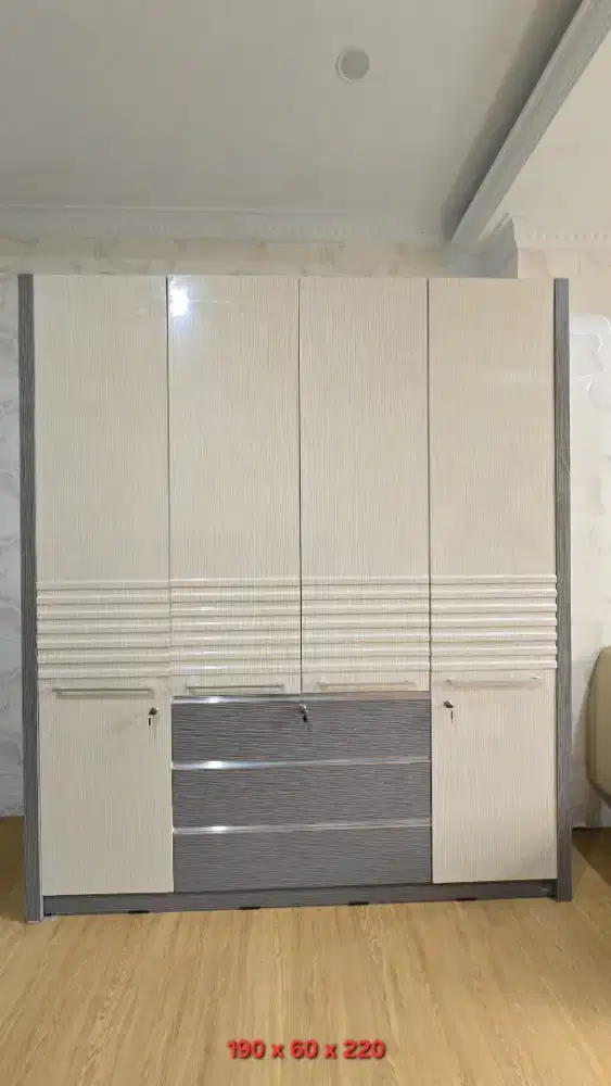 Lemari Pakaian 5 Pintu Seken + Meja Rias Seken