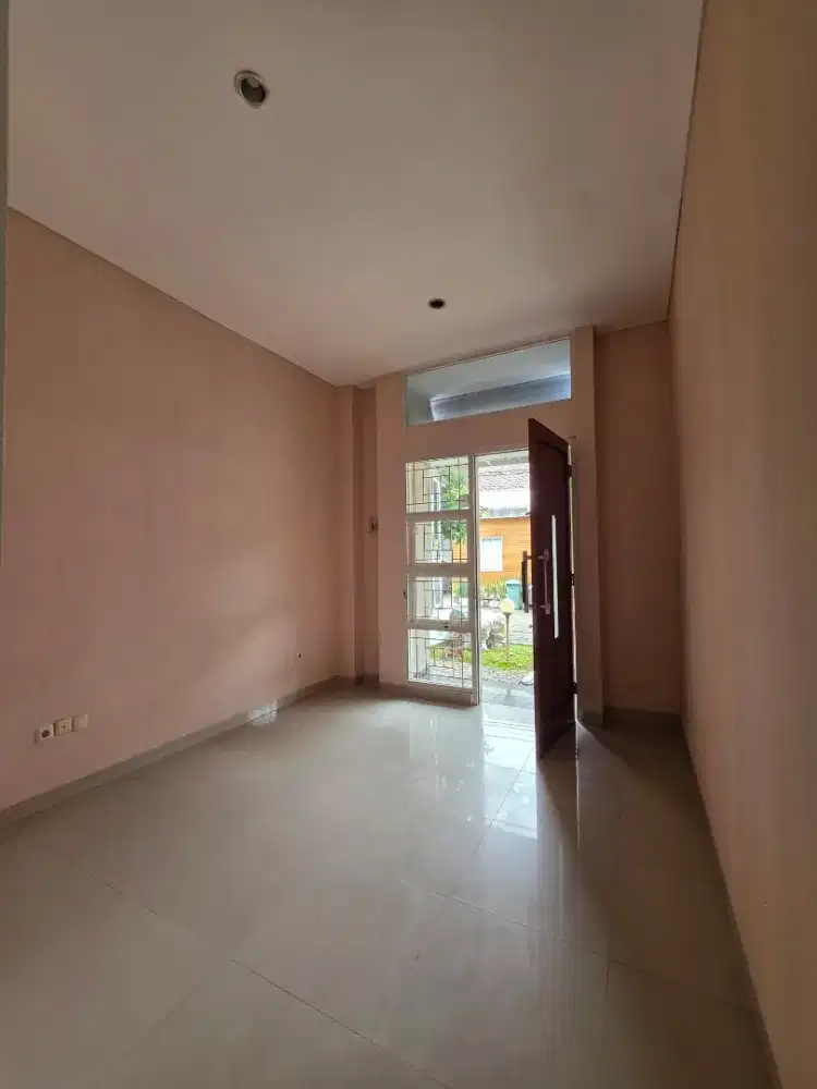 DISEWAKAN RUMAH BAGUS TERAWAT