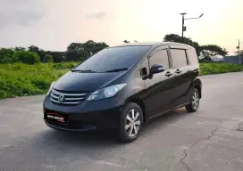Honda freed psd matic 2011 hitam