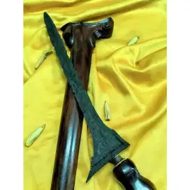 Keris jalak tangguh kabudhan pamor keleng pusaka Jawa sepuh kuno