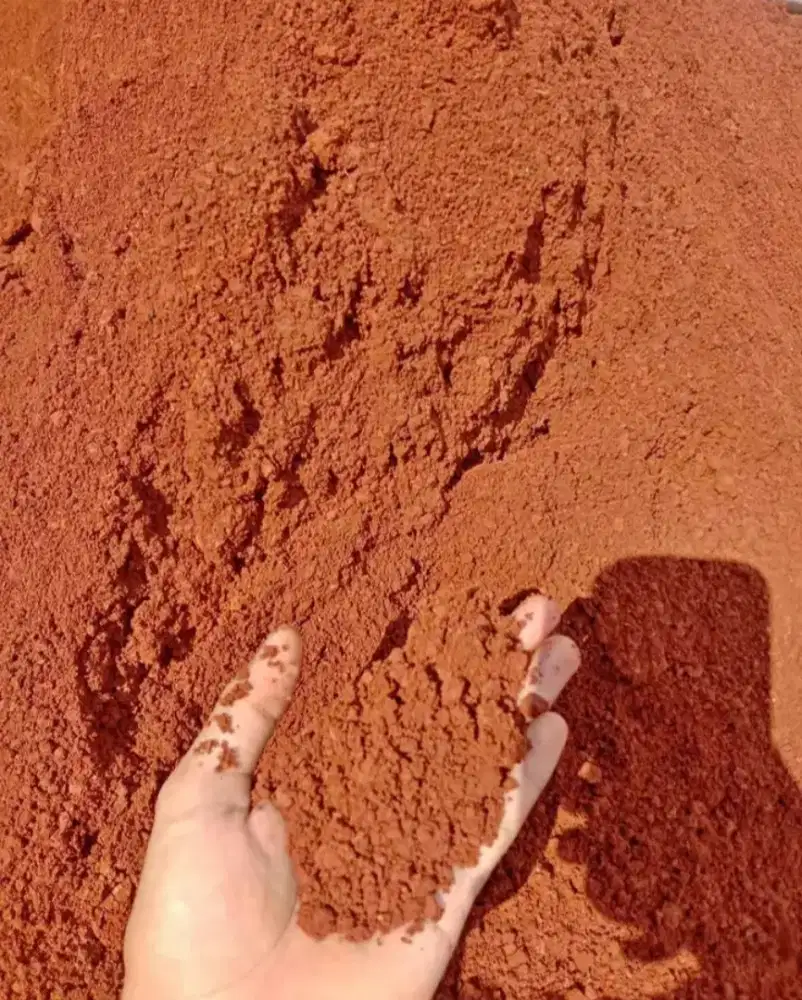 Media tanam tanah merah