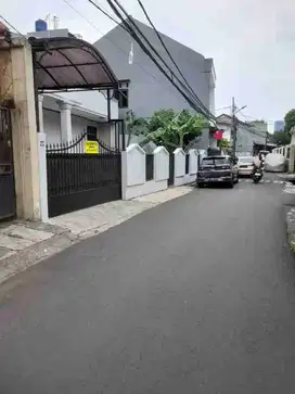 For Rent..Rumah belakang Hotel Bidakara - Jakarta Selatan