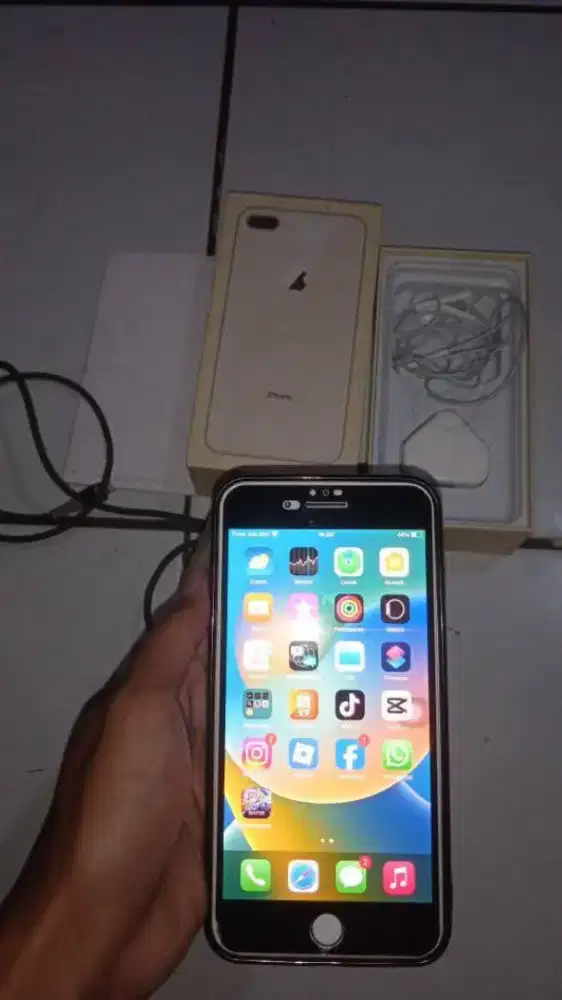 iphone 8 plus 64gb , all operator