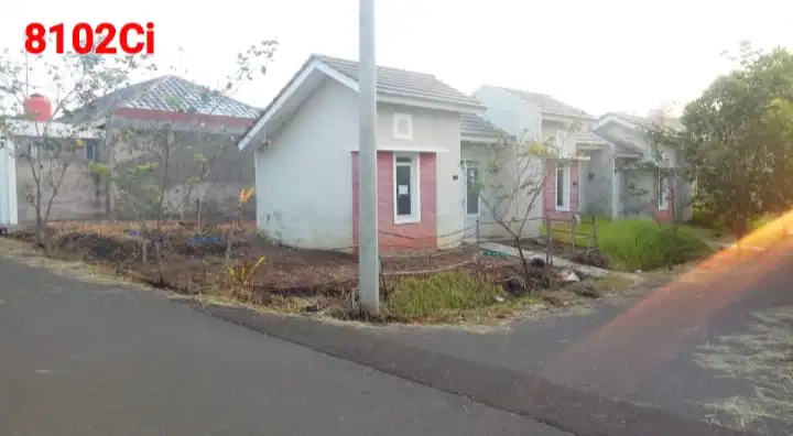 Jual Butuh Rumah Hoek