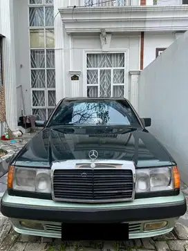 Mercedes benz W124 M/T mercy 1990