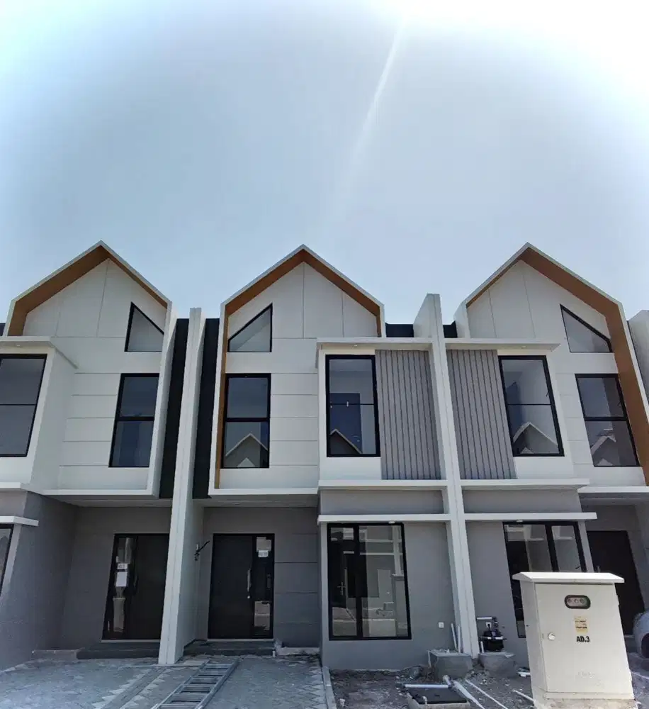 Rumah Eastern Park, dekat Pakuwon City