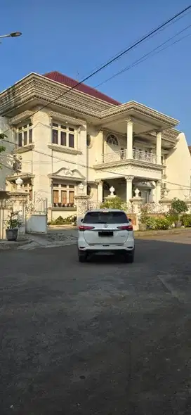 Dijual Rumah Mewah Desain American Classic di Pondok Mutiara Sidoarjo