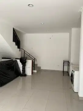 sewa rumah 2 lantai PIK 2 extension uk 8x12,5m kosongan