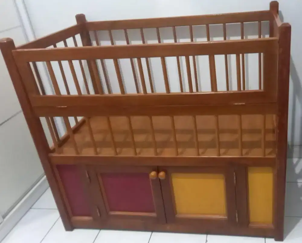 Box bayi dari kayu asli kalimantan(bonus lemari kaca dapur)