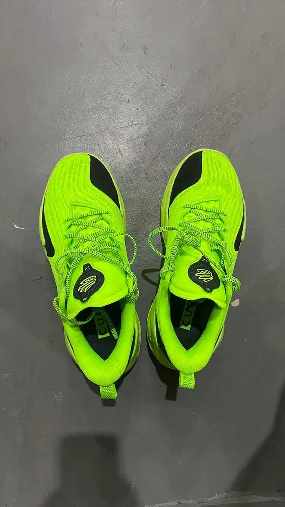 Sepatu curry 12