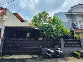 Rumah second dengan tanah luas dalam komplek pondok bambu dkt cipinang