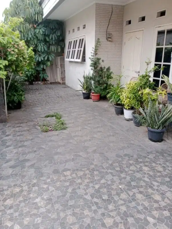 Dijual rumah nyaman dekat jalan lebar
